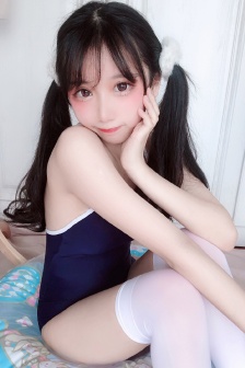 在丈夫面前把她耍了